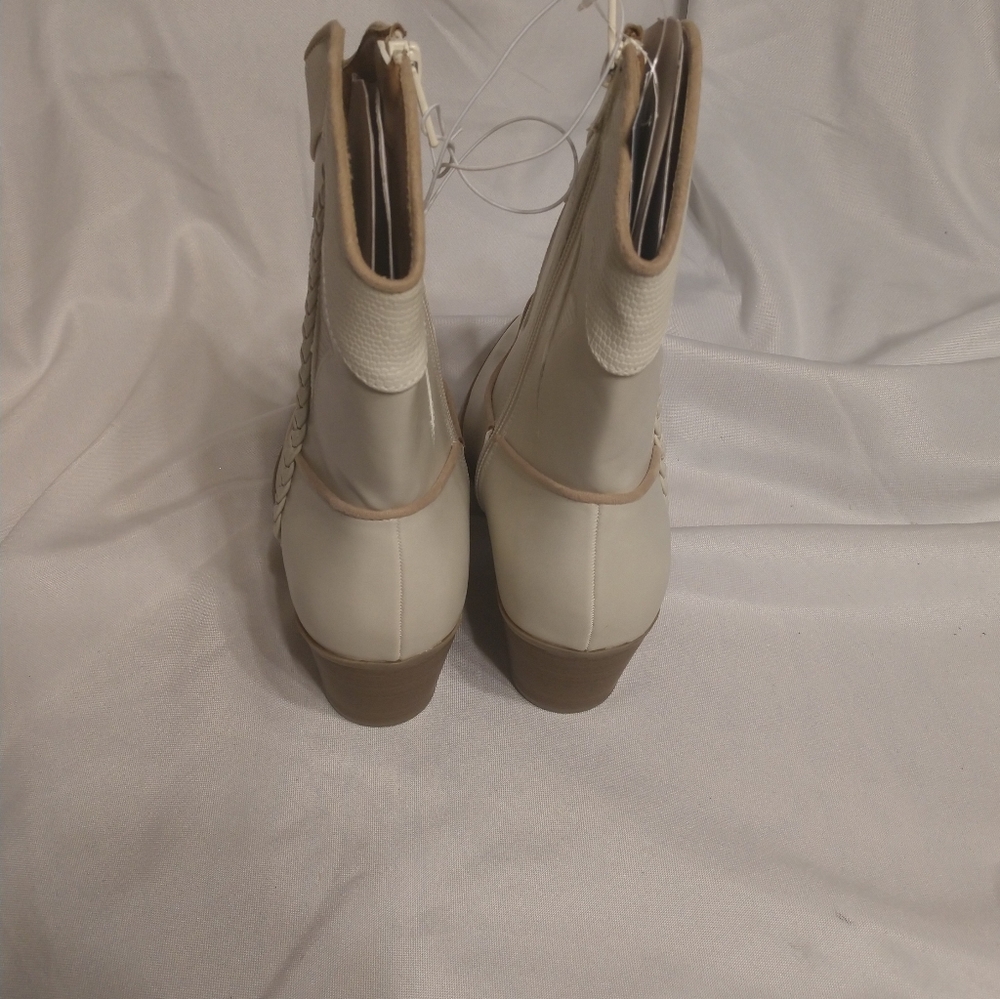 Universal Thread Cream Western Heeled Boot - Picture 5 of 9